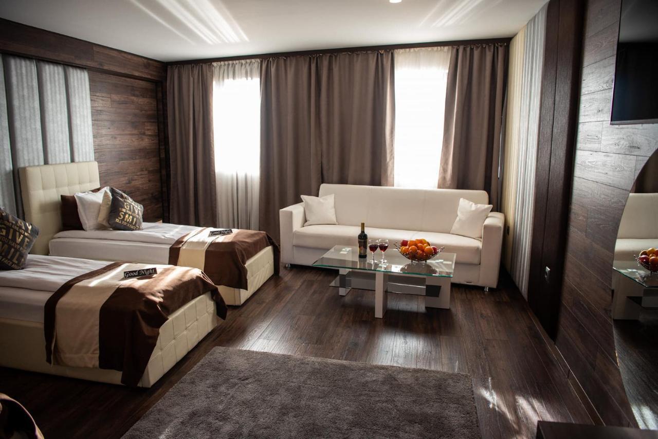 Acktion Deluxe Hotel Shumen Exterior photo